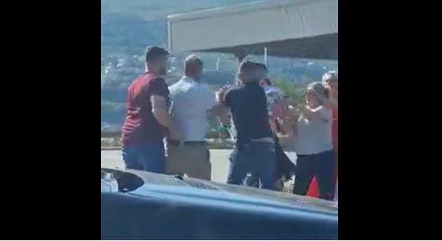 Rrahje mes dy familjeve në kufirin e Bllacës (VIDEO)