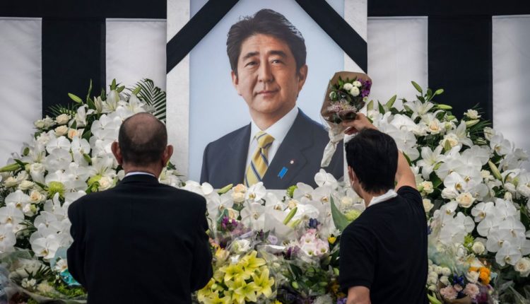 Një Japoni e ndarë i jep lamtumirën ish-kryeministrit të saj të vrarë, pjesë e funeralit edhe Kurti