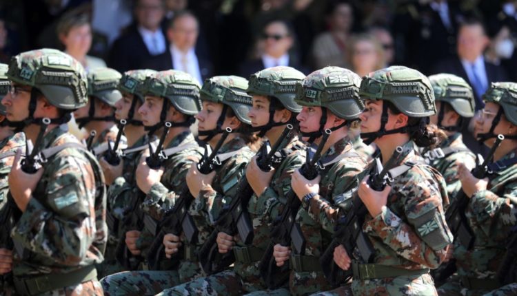 Maqedonia merr 78 milionë dollarë nga SHBA për modernizimin e Armatës