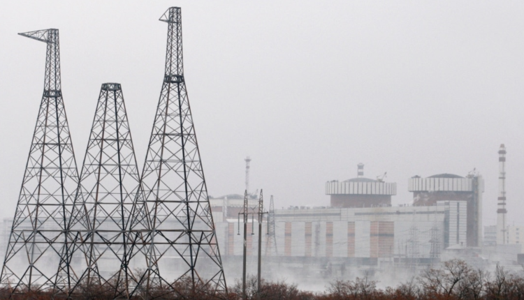 Rusët sulmojnë termocentralin bërthamor Pivdennoukrainsk në Ukrainë
