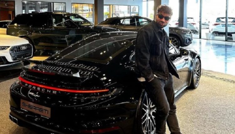 Reperi shqiptar i bën dhuratë vetes një Porsche, kushton mbi 100 mijë euro