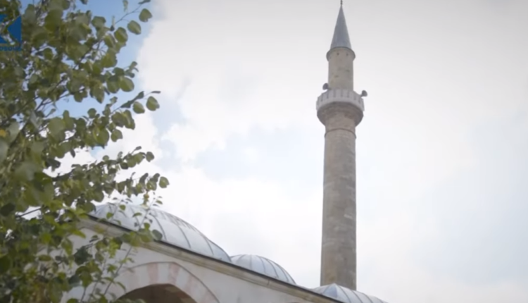 Vidhen para në një xhami në Maqedoni