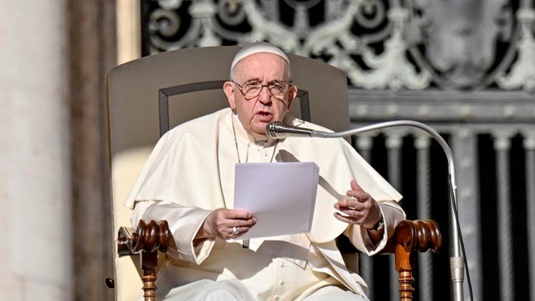 Papa bën thirrje për unitet katolik