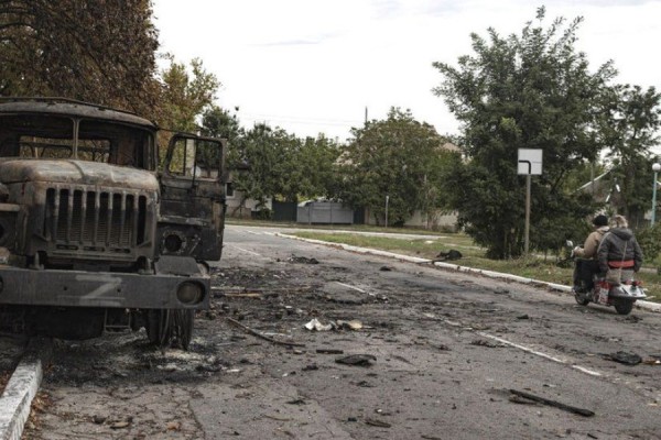 Frikë nga rrethimi, rusët tërhiqen nga qyteti strategjik i Ukrainës
