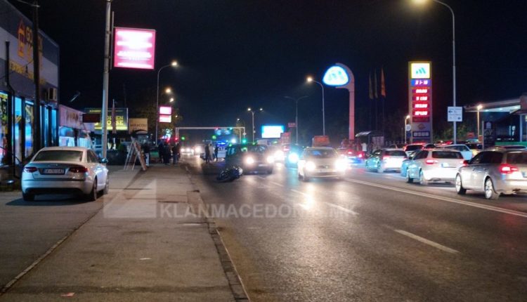Aksident i rëndë para urës së Sarajit, vetura godet një motoçiklist (Foto)