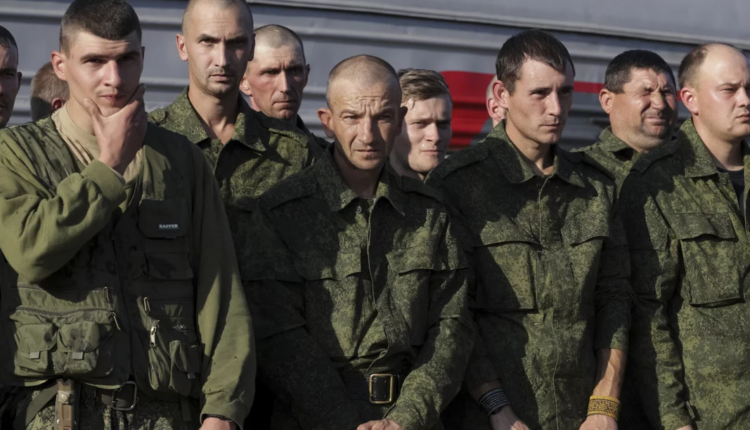 Putinit i dështon mobilizimi ushtarak? Të pakualifikuar për luftë, rekrutët kthehen në shtëpi