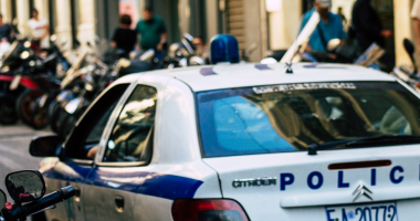 I tregoi organin gjenital oficerit për tu arratisur nga burgu, arrestohet shqiptari që qarkullonte me 4 emra në Greqi