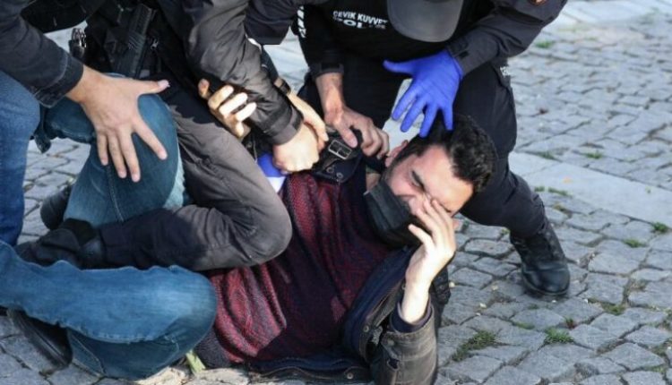 Arrestohen 11 gazetarë në Turqi  (VIDEO)
