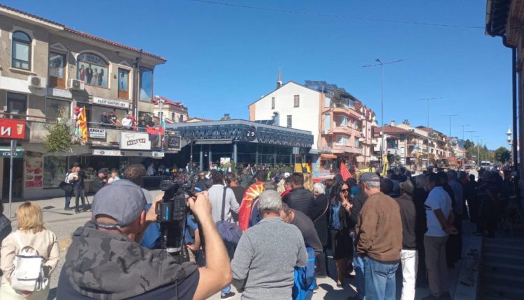 Situatë e tensionuar në qendër të Ohrit, protestohet kundër hapjes së klubit bullgar