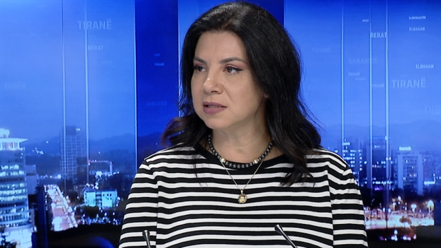 Rudina Xhunga përplaset nga Benzi në Tiranë, shtrohet me urgjencë në spital