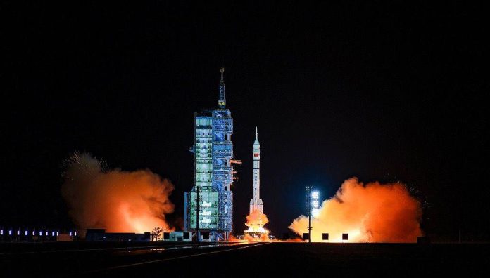 Anija kozmike “Shenzhou-15” u lëshua me sukses