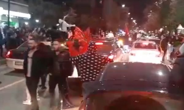 Festë e çmendur në Prishtinë, pas fitores së Zvicrës ndaj Serbisë (VIDEO)
