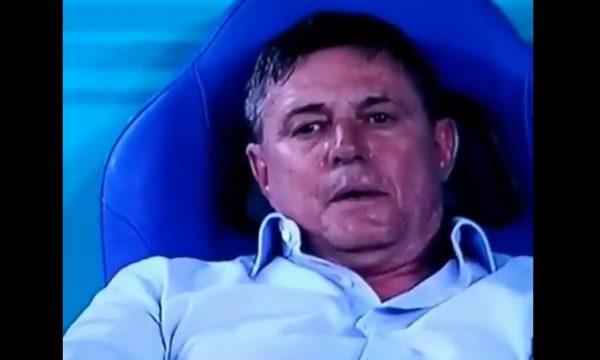 Pamje: Trajneri serb në gjendje të rëndë pas golit të Zvicrës (VIDEO)