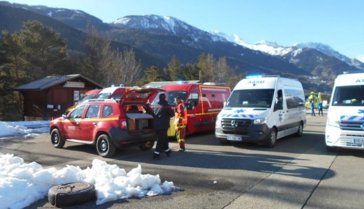 Një i vdekur dhe tre të lënduar pas rrëzimit të një aeroplani të vogël në Francë