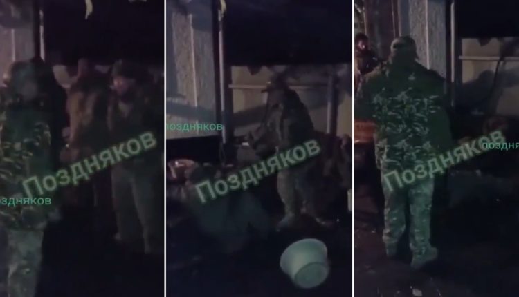 VIDEO/ Komandanti rus rreh brutalisht me shkop ushtarët e tij