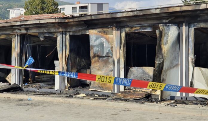 Hiqen mbetjet e spitalit të djegur modular në Tetovë, të Mërkurën seanca e katër gjyqësore (VIDEO)