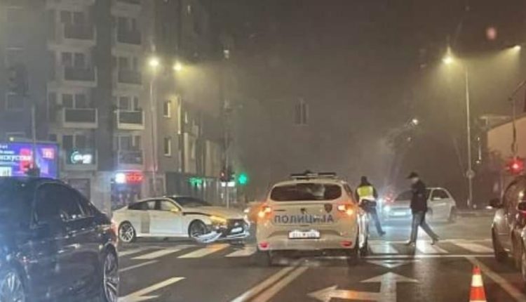 Aksident mes dy veturave në Shkup