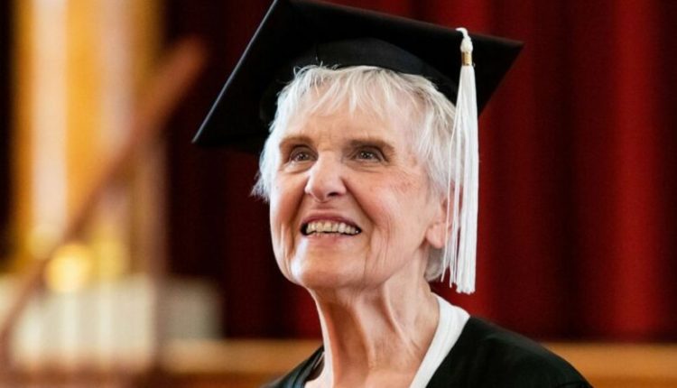 90-vjeçarja diplomohet pas 71- vitesh