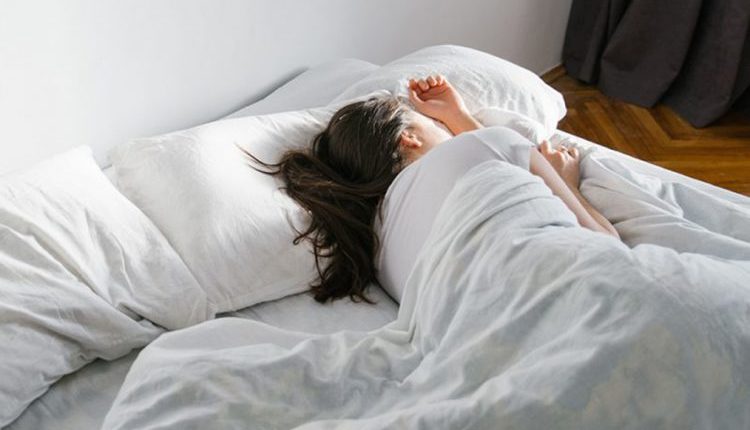 Gjumi i pasdites: Si e rigjenerojnë trupin 15 minuta gjumë?