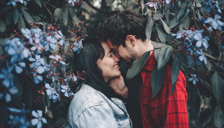 5 fazat e një lidhje dashurie të përcaktuara nga hormonet tona