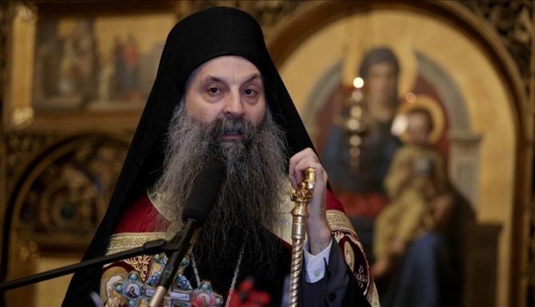 Del fotografia e patriarkut serb në kufirin Kosovë-Serbi, u detyrua të kthehet