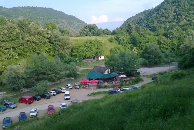 Policia ndalon dy persona tek “Banja e Tetovës”, ja çfarë ju gjeti!