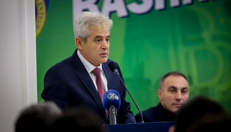 Ali Ahmeti: Mos të harrojmë sakrificat e idealistëve që janë rreshtuar me ne, çka s’kemi sprovuar! (VIDEO)