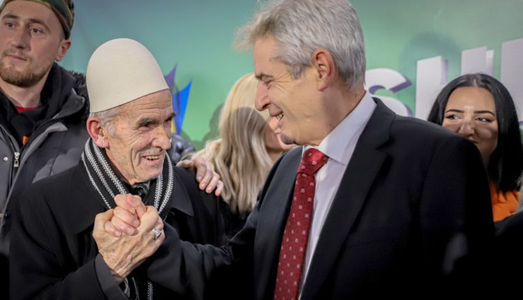 Ali Ahmeti: Shqiptarët me bashkëqytetarët tjerë duhet të çojnë vendin drejt BE-së