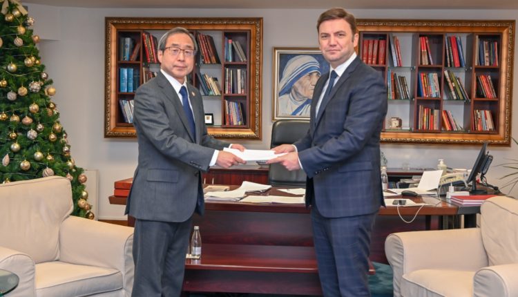 Osmani zhvillon takim me ambasadorin e ri të Japonisë Ocuka