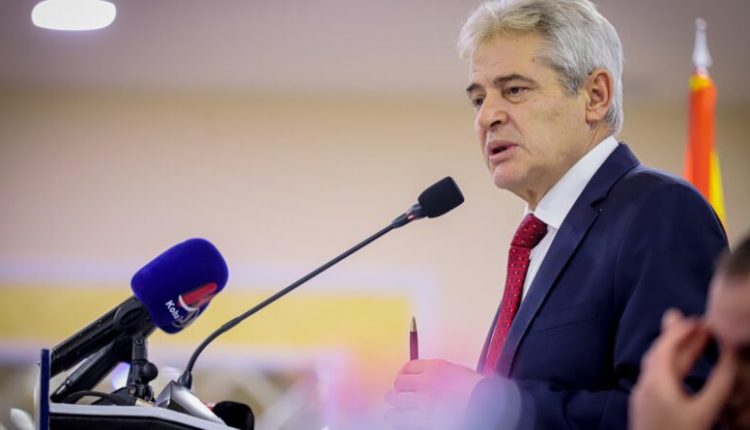 Ali Ahmeti: Të mos merremi me temat e viteve të kaluara, të rreshtohemi të gjithë për BE