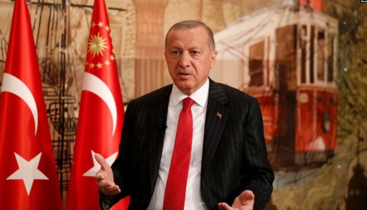 Erdogan: Turqia mund të shqyrtojë anëtarësimin e Finlandës në NATO para Suedisë