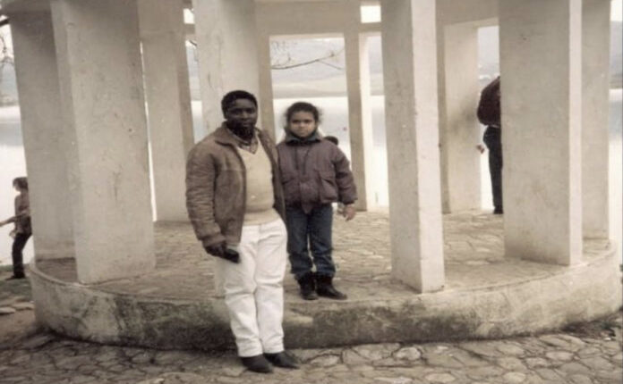Historia tronditëse e kongolezit që erdhi në Shqipëri dhe u dashurua me vajzën e një funksionari