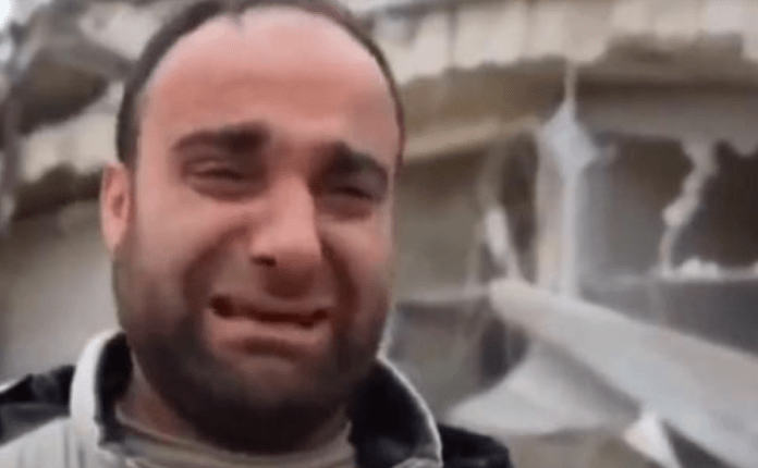 E dhimbshme! Nuk i mban lotët, humbi 12 anëtarë të familjes nga tërmeti! (VIDEO)