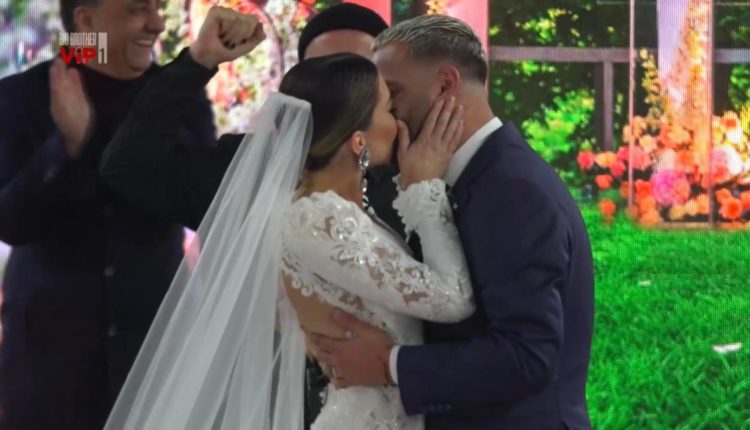 Martohen Luizi e Kiara, puthen për herë të parë (VIDEO)