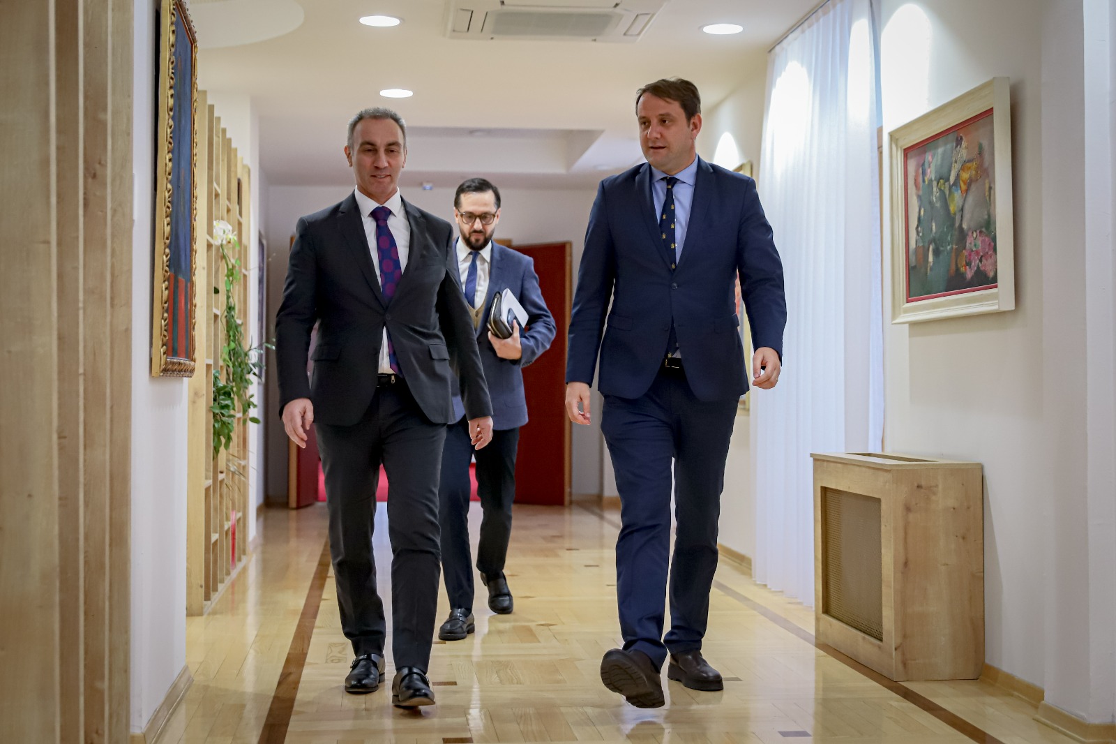 Grubi pret në takim ambasadorin Qehaja
