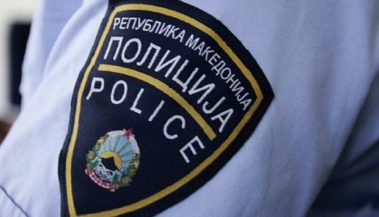 Policia i konfiskon një thikë një personi nga Tetova