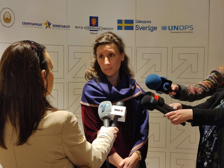 Larson Xhein: Liderëve politikë u takon të vendosin për çështjen e ndryshimeve kushtetuese Larson Xhein: Liderëve politikë u takon të vendosin për çështjen e ndryshimeve kushtetuese