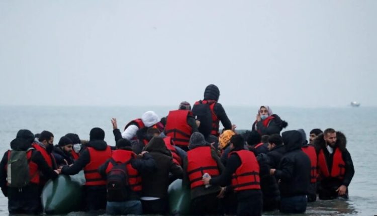 Shpëtohen 60 emigrantë në detin Egje