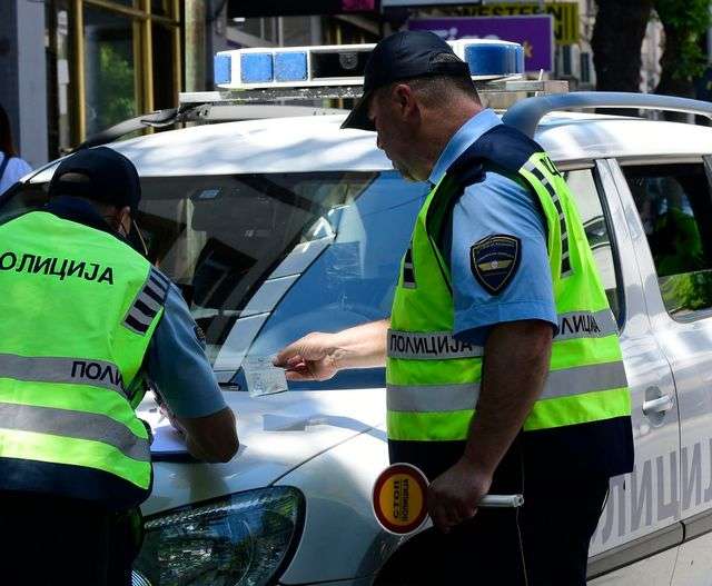 Policia në “gjah” ndaj shkelësve të rregullave të komunikacionit Policia në “gjah” ndaj shkelësve të rregullave të komunikacionit