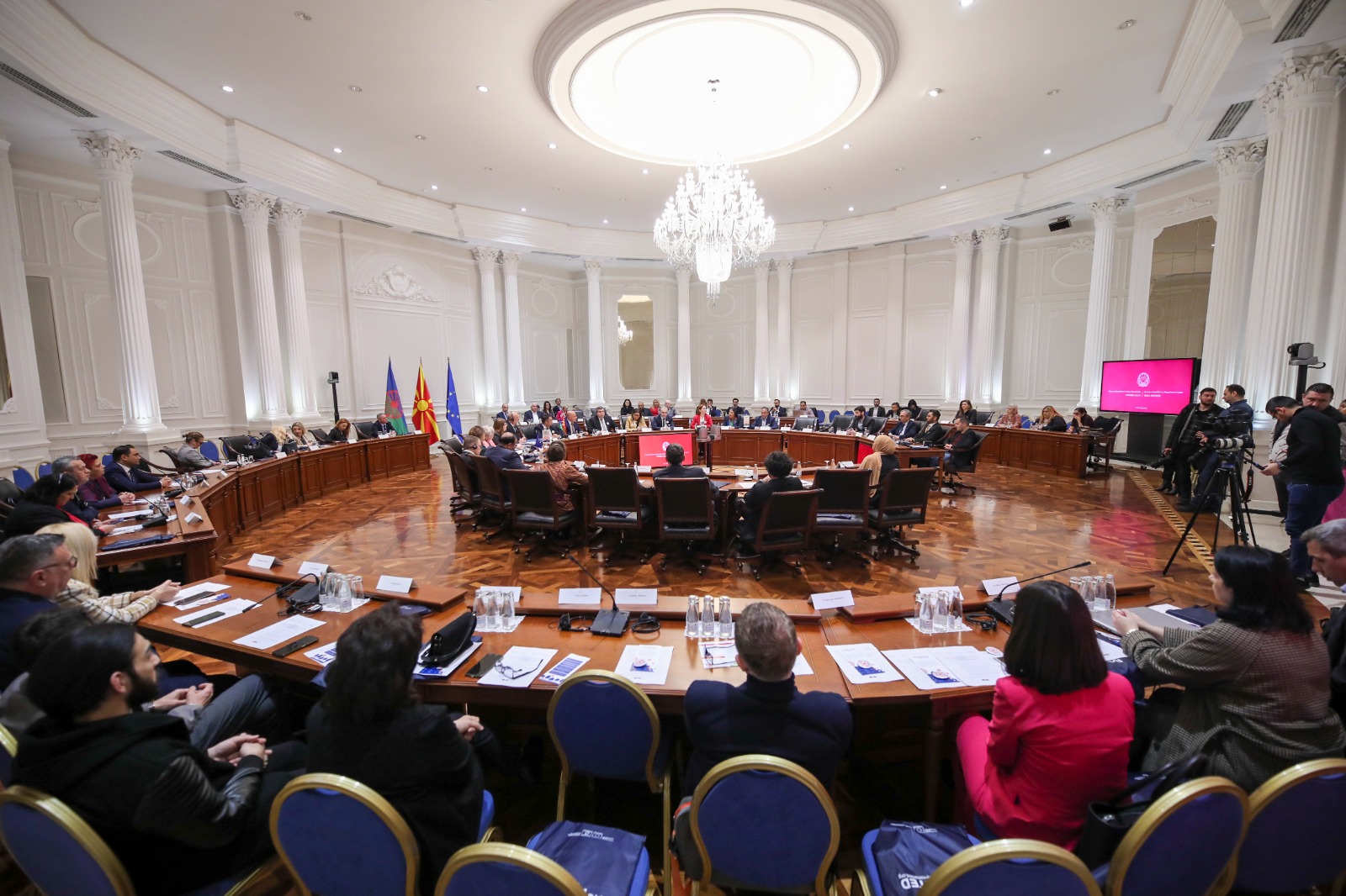 Kovaçevski: Angazhohemi dhe punojmë për avancimin e komunitetit rom