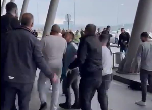 “Pse ma kqyre gruan te Check-in”, mësohet arsyeja e rrahjes së dy grupeve në aeroport  të Prishtinës
