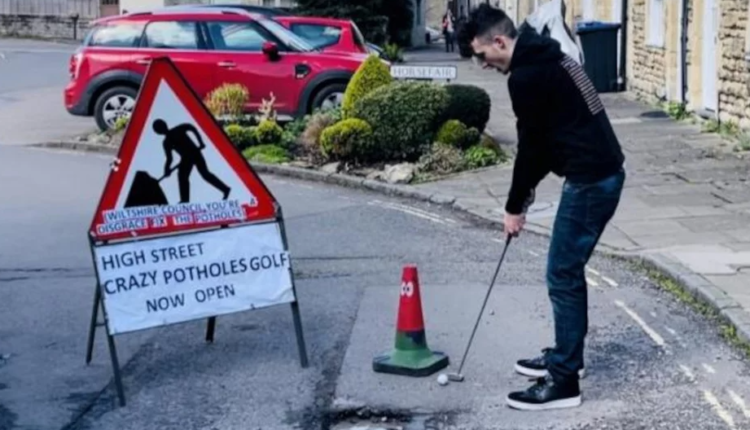 I zhgënjyer nga qeveria, britaniku gjen zgjidhjen ideale: Përdor gropat në rrugë për të luajtur golf