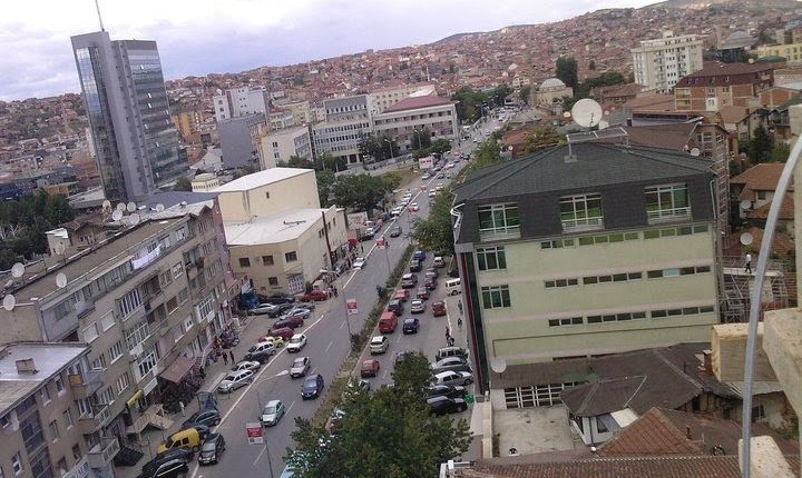 Prishtinë: Shtetasja amerikane sulmohet nga e dyshuara me të meta mentale