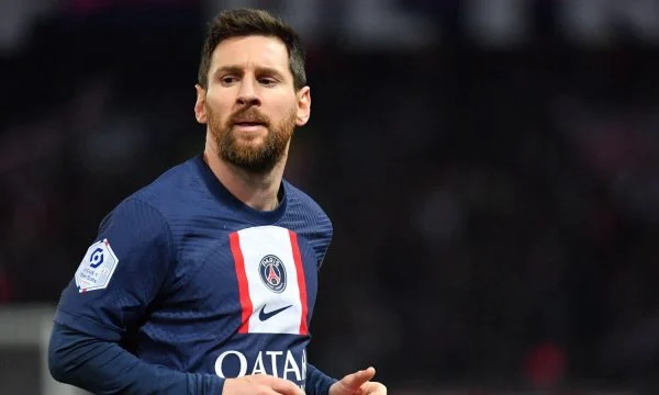 Messi i jep 10 ditë kohë Barcelonës