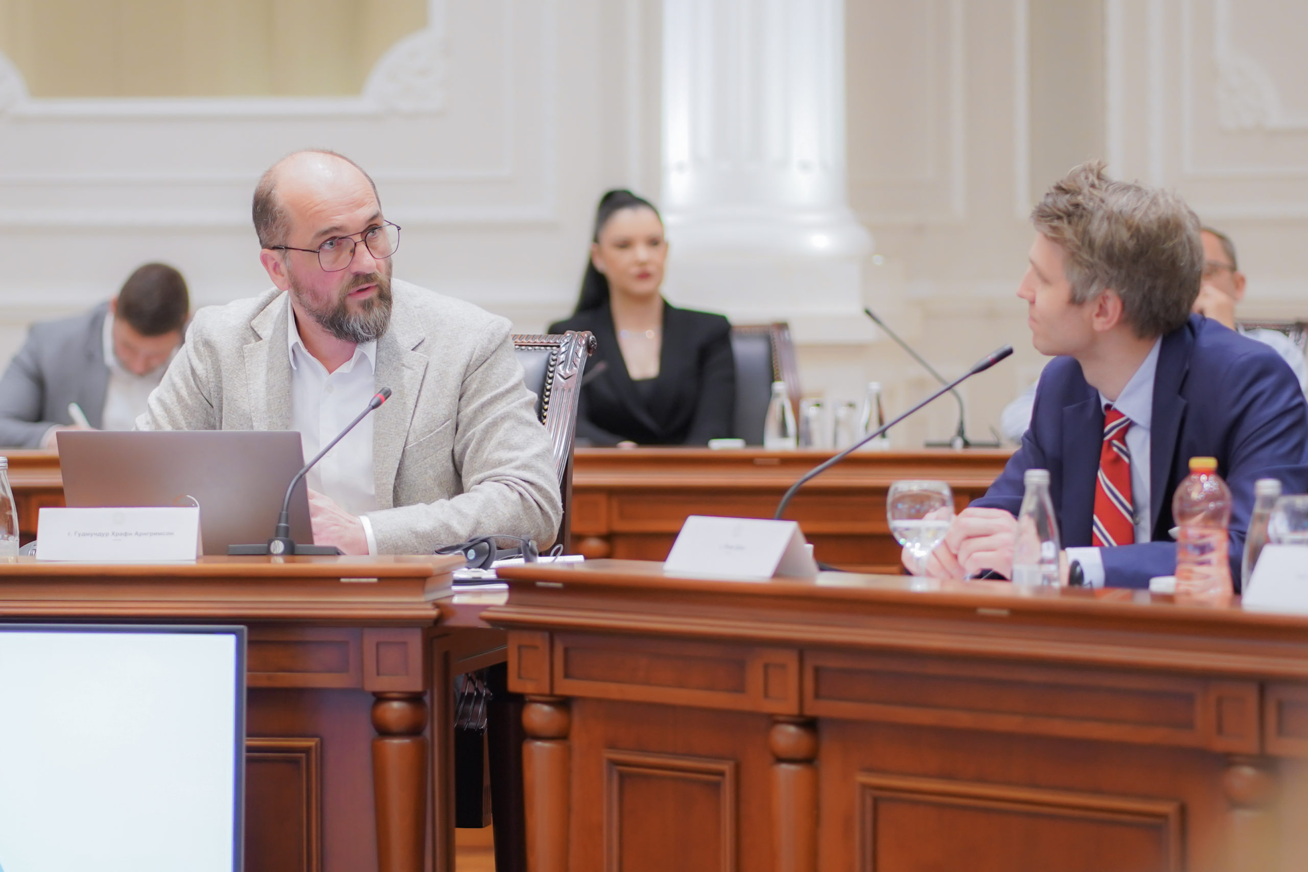 Zëvendëskryeministri Bytyqi ishte pjesë e tryezës së rrumbullakët me temë “Banimi dhe rinia në Maqedoninë e Veriut”