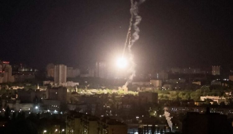 Rusia sulmon ashpër Kievin, ushtria ukrainase rrëzon raketat