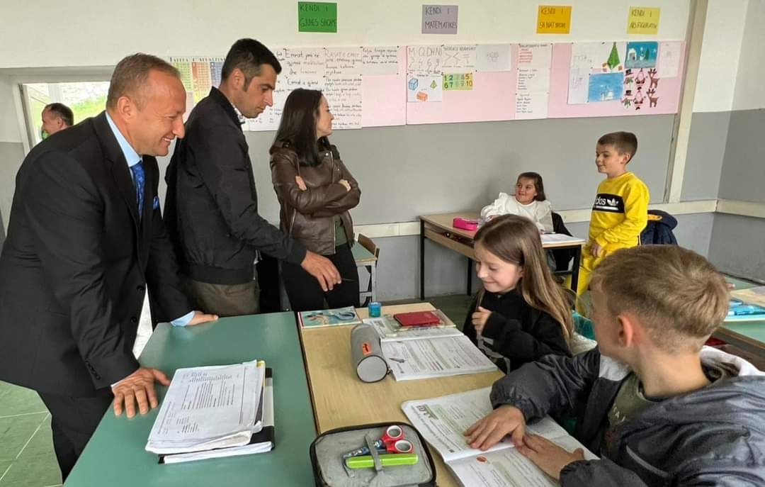 Agim Nuhiu vizitoi shkollën Rakovecit – Komuna e Bogovinës