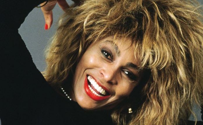 Vdes këngëtarja legjendare Tina Turner
