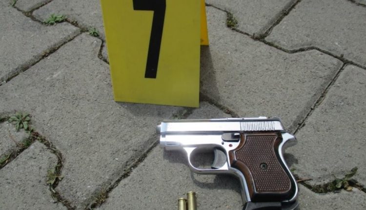 Arrestohet një person pasi e gjuan me armë tjetrin dhe e plagos