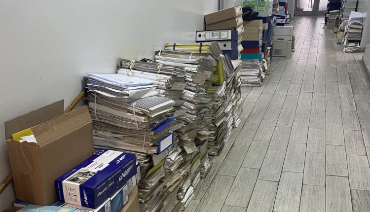 Dokumentet në DAP – Tetovë në korridore, qytetari: Ma humbën dokumentin (VIDEO)